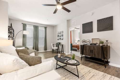 S Bed Las Brisas Apartment Homes 56